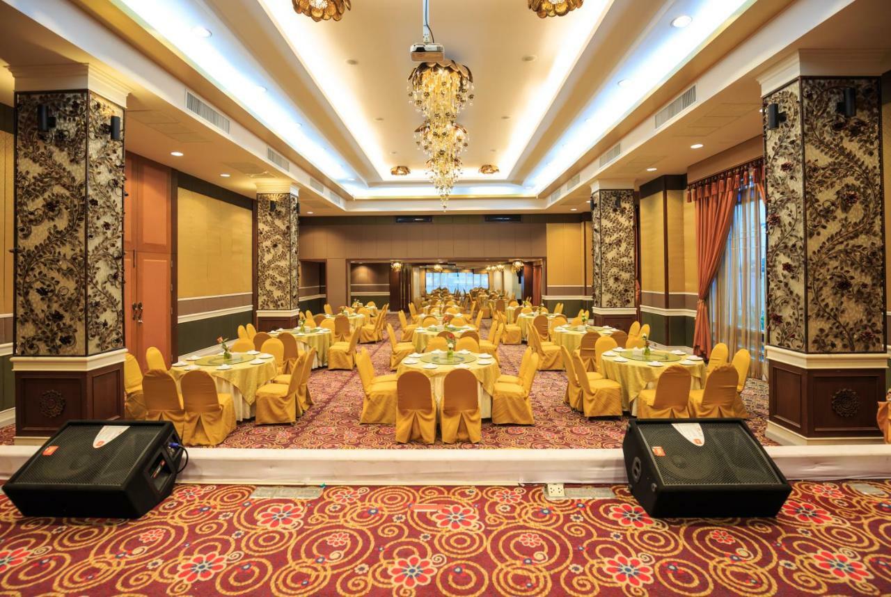 Hotel Kwan Ruen Park Nakhonratchasima Exterior foto